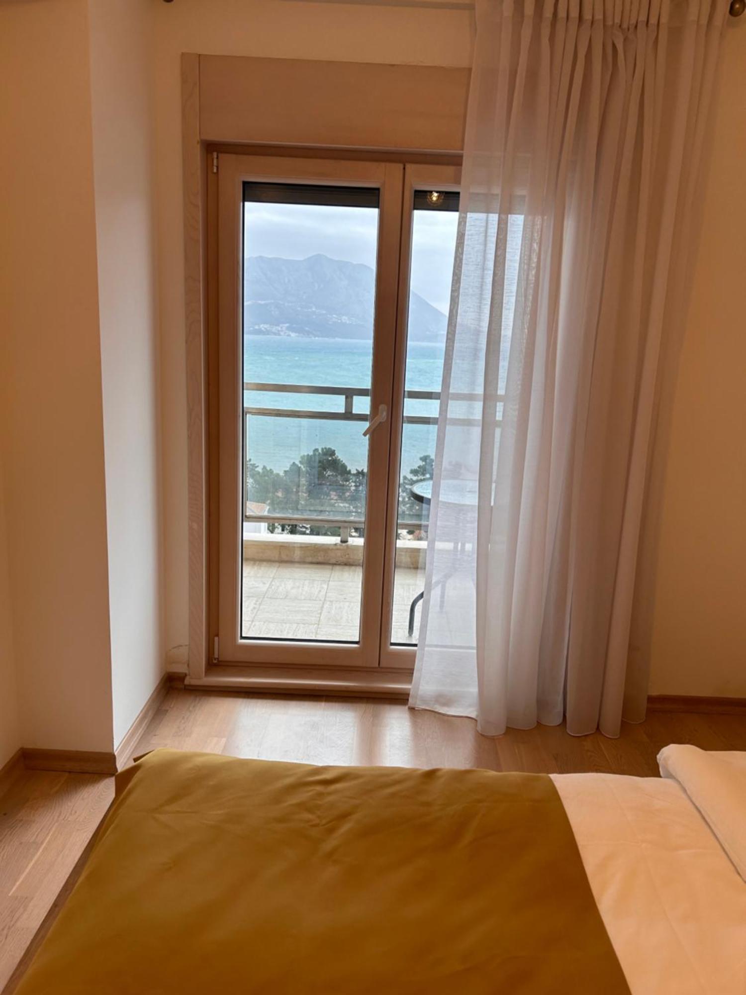 Apartments Krug Budva Luaran gambar
