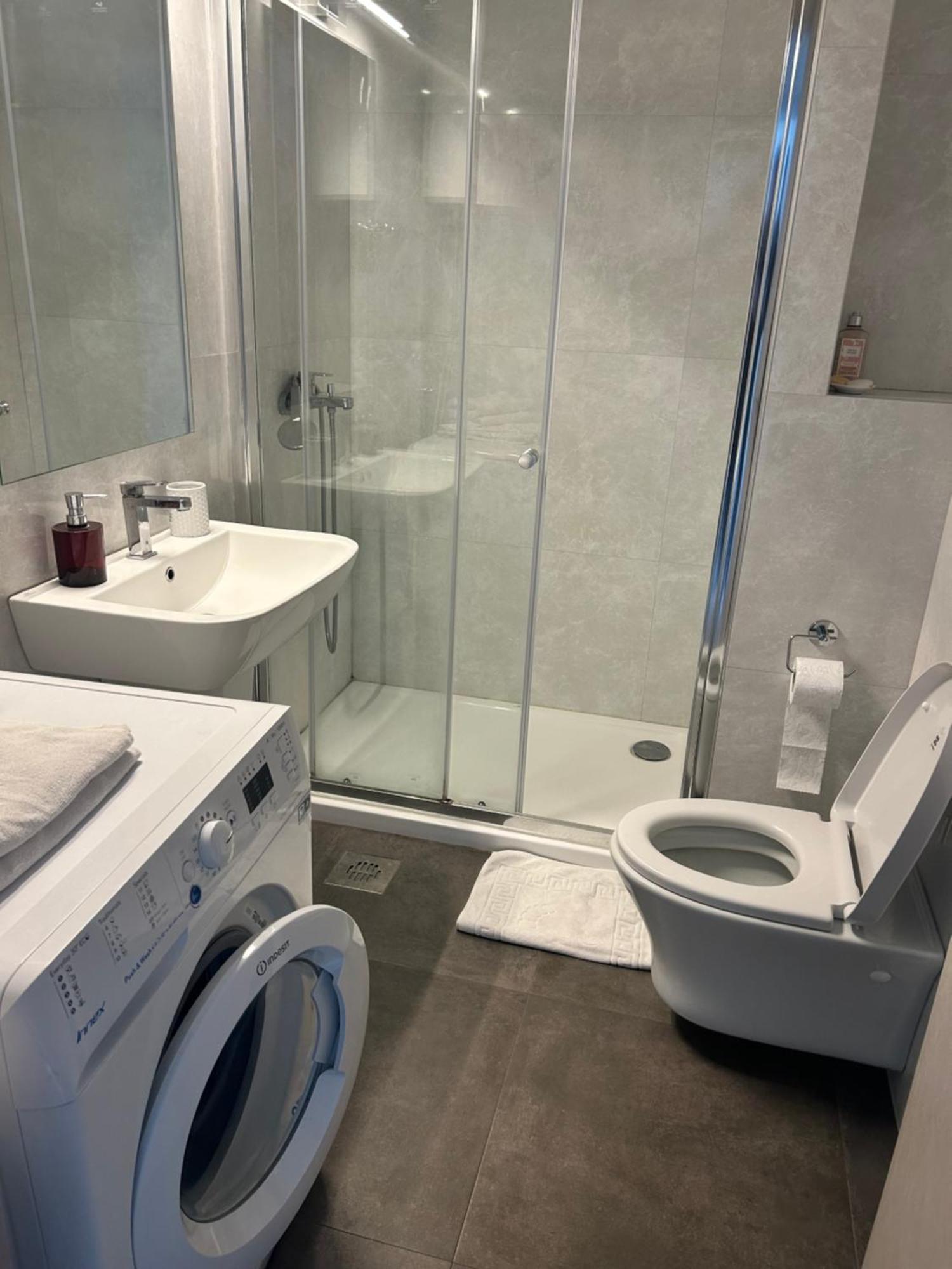 Apartments Krug Budva Luaran gambar