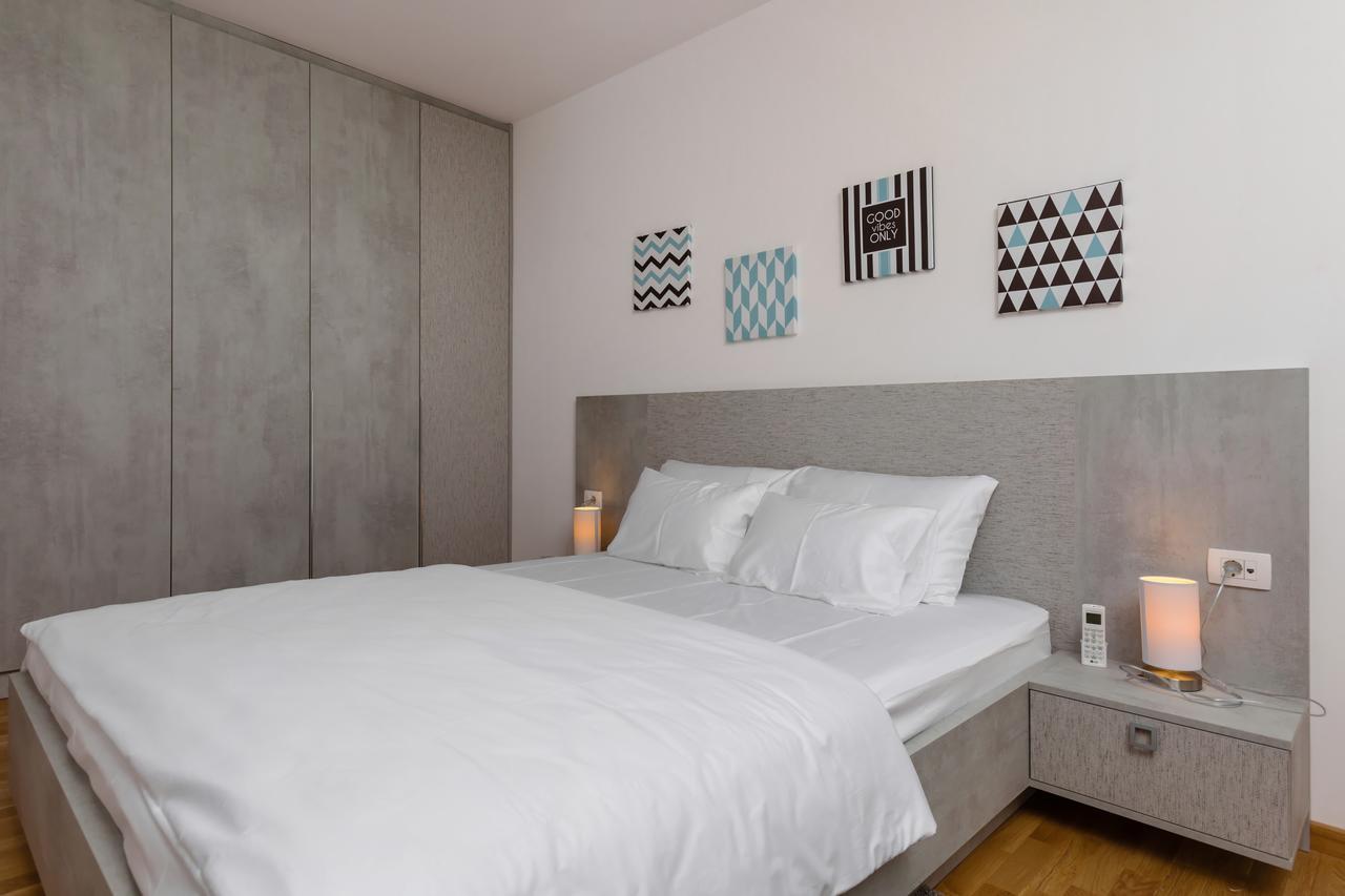 Apartments Krug Budva Luaran gambar