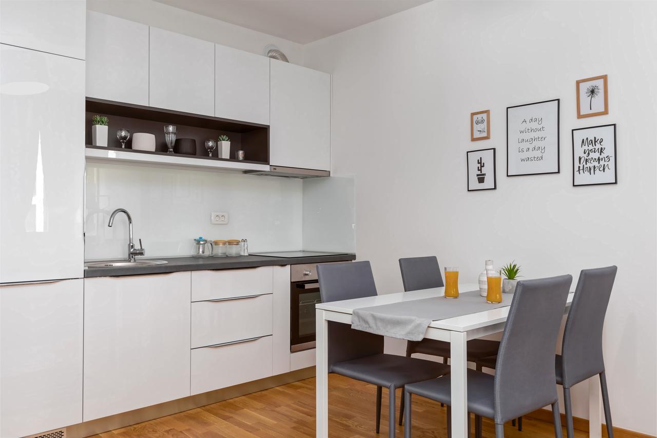 Apartments Krug Budva Luaran gambar