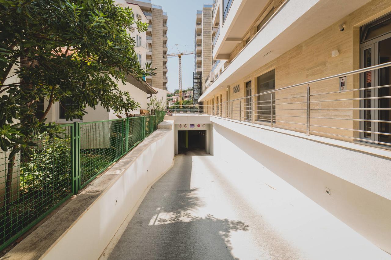 Apartments Krug Budva Luaran gambar