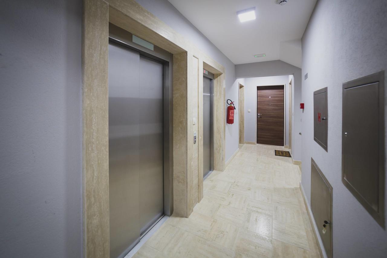 Apartments Krug Budva Luaran gambar